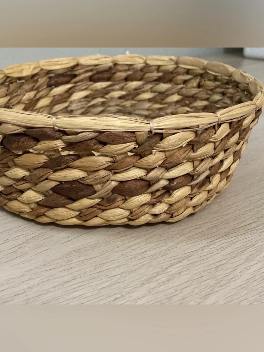 Circular Woven Natural Seagrass Basket, Casserole Holder, 9” x 3” round